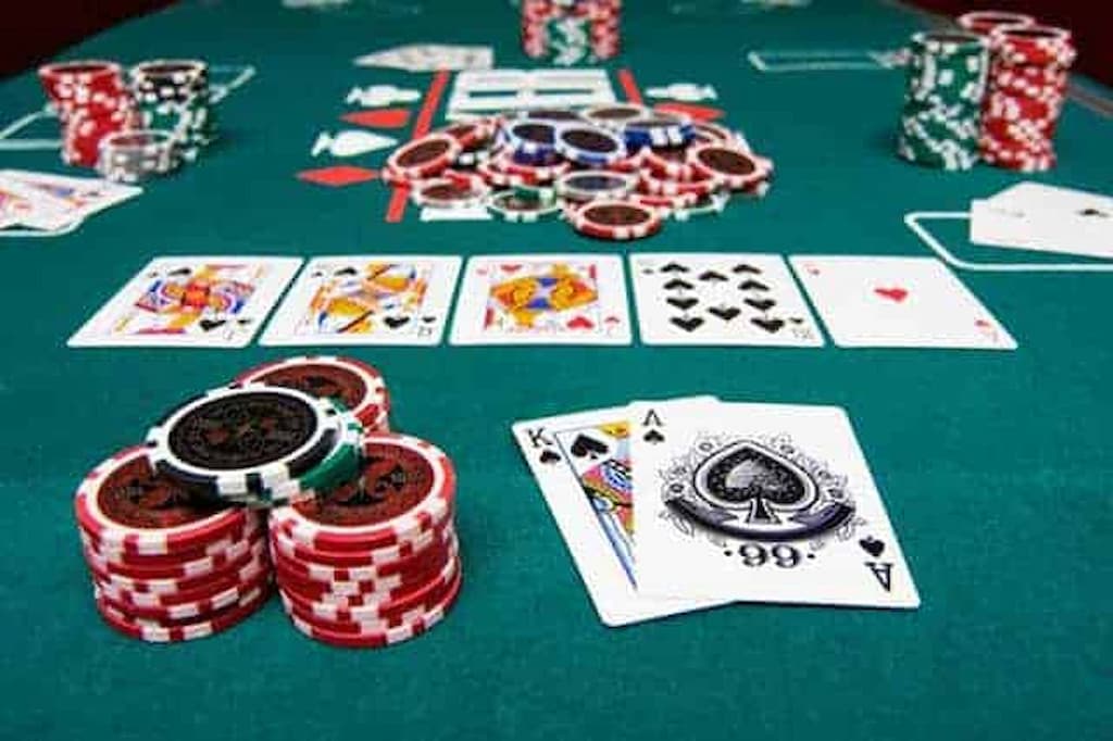 Trả thưởng và tính điểm trong xì dách online ra sao ?